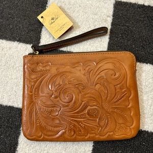NWT | Patricia Nash Cassini Tooled Leather Wristlet